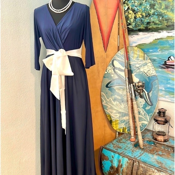 ALFRED SUNG Dresses & Skirts - 💙Alfred Sung,Timeless,Stunning Simple Elegance,Rich Navy,Mint Condition,Size 14
